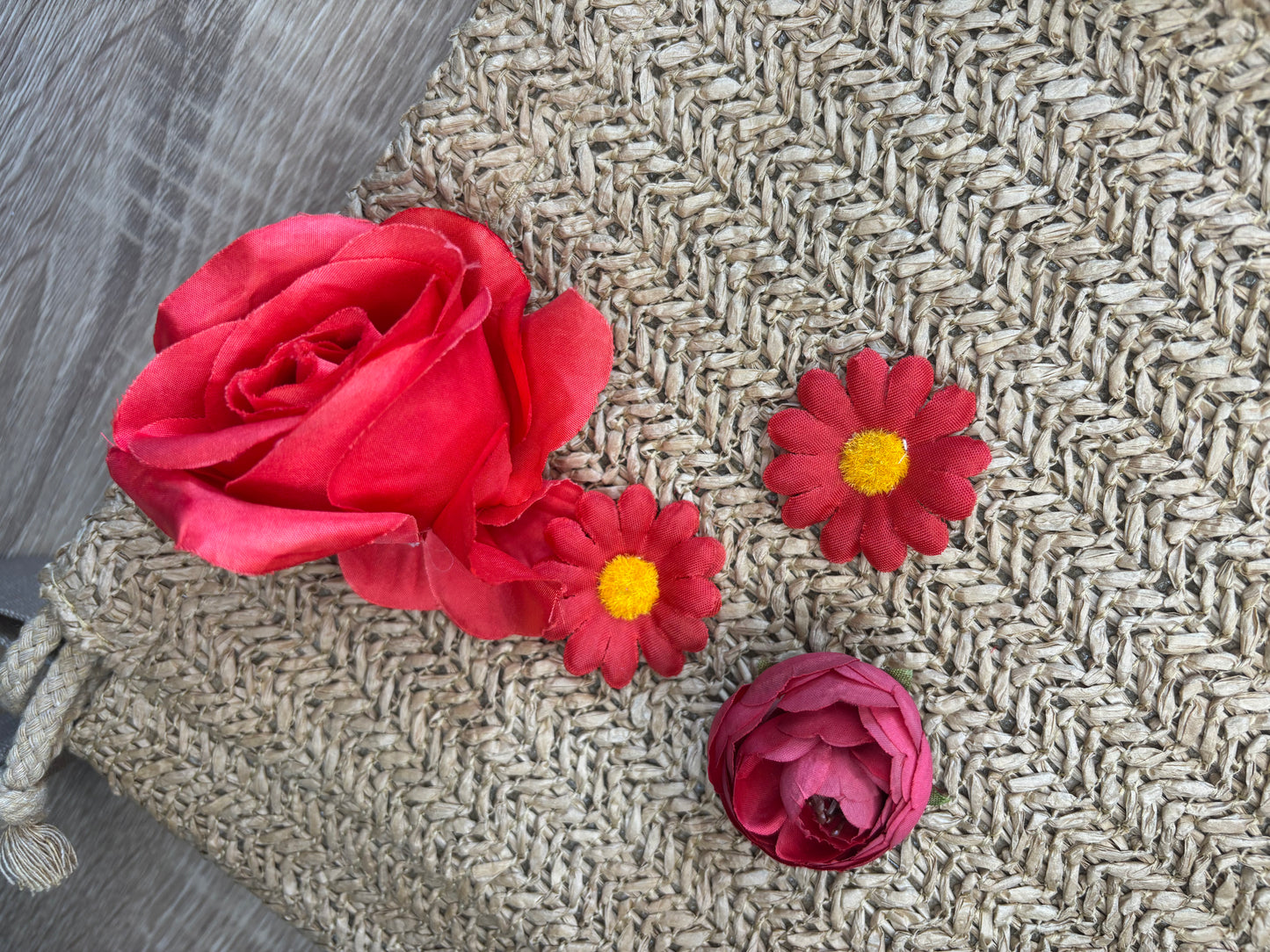 Petit sac fleurs rouges